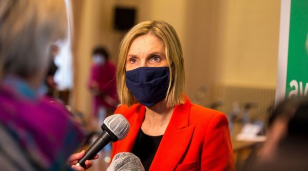 Vaccination : Pas de retard de la campagne française, affirme Agnès Pannier-Runacher