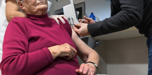 Un million de Français vaccinés : "Une bonne nouvelle" pour la Haute autorité de santé