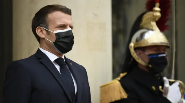Macron concède que nous vivons bien en dictature