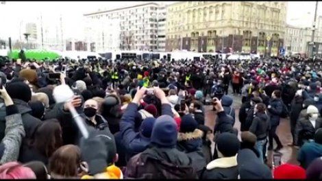 Russie : manifestations (et arrestations) massives en faveur de l'opposant Alexeï Navalny