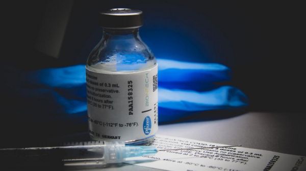 VIDEO. Vaccin contre le coronavirus : comment les retards s'accumulent