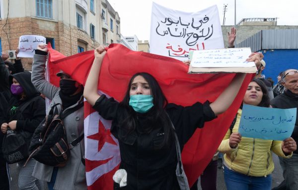 Manifestations contre la répression en Tunisie, couvre-feu prolongé