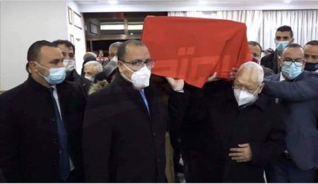 صورة اليوم : للذل عنوان اسمه المشيشي