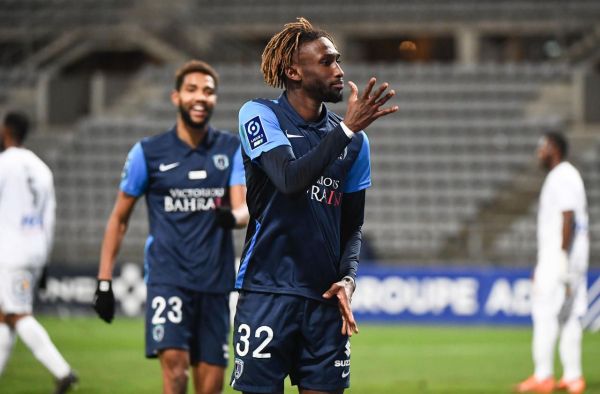 Ligue 2 : « j'ai envie de rendre la confiance que m'a accordée le Paris FC », assure Charles Boli