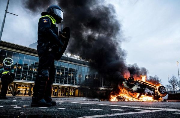 Covid-19 : des violences lors de manifestations anti-restrictions aux Pays-Bas et au Danemark