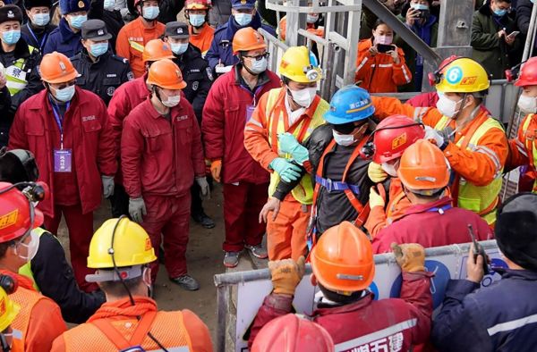 Accident dans une mine d'or en Chine : neuf des travailleurs piégés sous terre sont morts