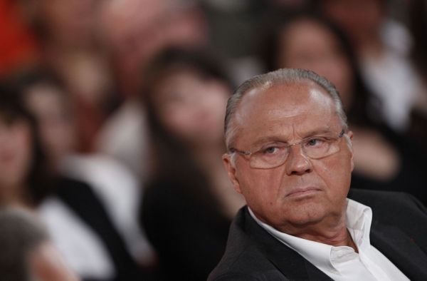 Inceste : le producteur Gérard Louvin visé par une plainte de son neveu
