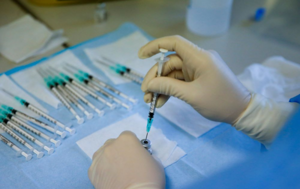 La vaccination de masse contre le COVID risque de provoquer l'émergence de nouveaux variants résistants