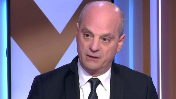 Écoles ouvertes, vacances : Jean-Michel Blanquer défend le statu quo