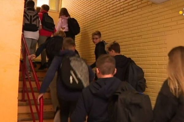Covid-19 : les syndicats d'enseignants dans l'incompréhension face au maintien des écoles ouvertes