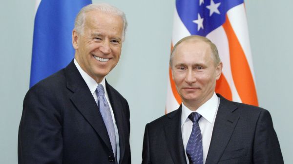 EN DIRECT - Alexeï Navalny au menu du premier coup de téléphone entre Joe Biden et Vladimir Poutine