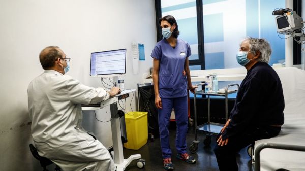 EN DIRECT - Covid-19 : près d'1,2 million de personnes vaccinées en France à ce jour
