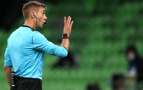 Baisse des salaires dans le foot pro : non catégorique pour les arbitres