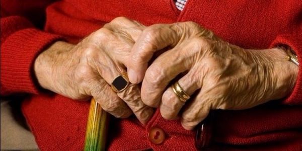 Sfax : Perquisition au domicile d'une vieille femme qui vendait de la drogue