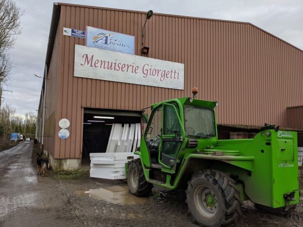 Seine-et-Marne : Pascal Giorgetti, l'audacieux menuisier ouvre son magasin d'apiculture