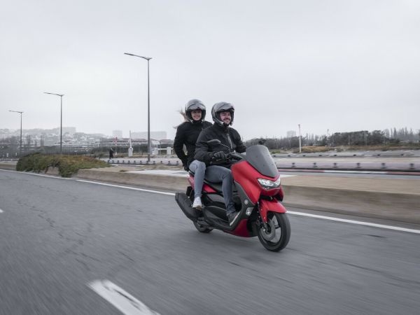 Essai Yamaha NMAX 125 de 2021 : le roi des livreurs