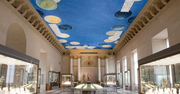 Musée du Louvre : les héritiers de Cy Twombly s’indignent de la rénovation de la salle des bronzes