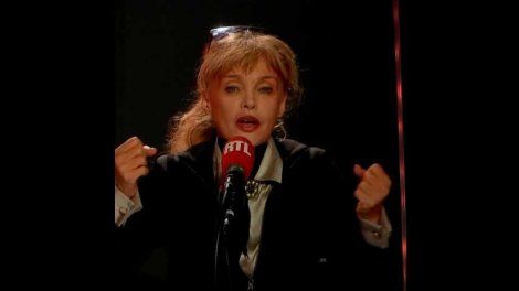 Arielle Dombasle et les bourses du Centaure de César