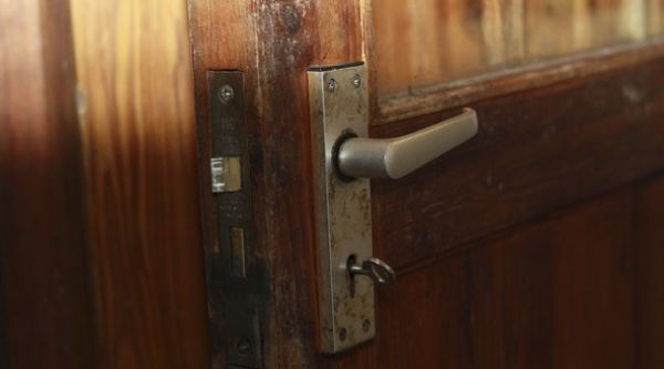 Dordogne : Le vent claque la porte, elle passe la nuit enfermée dans une cabane sans chauffage, ni lumière