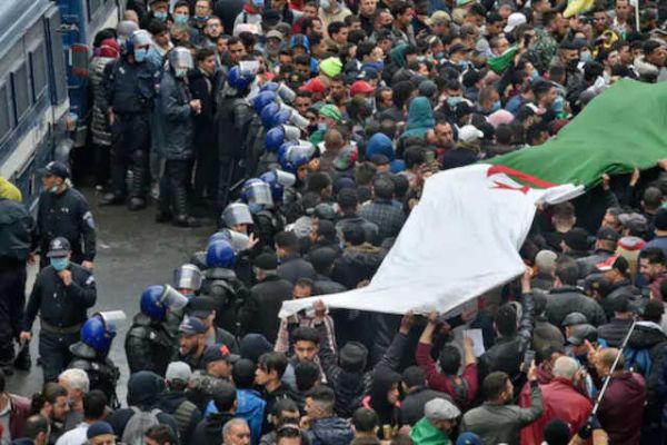 Les Algériens dans la rue pour marquer le 2e anniversaire du Hirak
