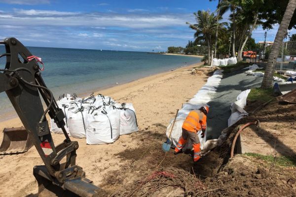 Les travaux de sécurisation de la plage ont commencé à l'Anse-Vata
