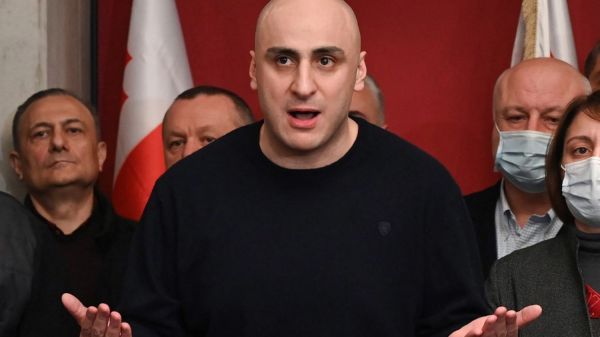 Géorgie : un chef de l'opposition arrêté lors d'une violente opération policière