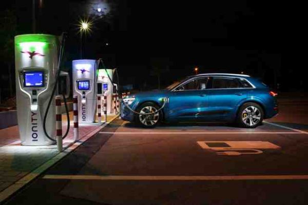 Auto - Extra - Les 4x4 électriques, une aberration environnementale ?