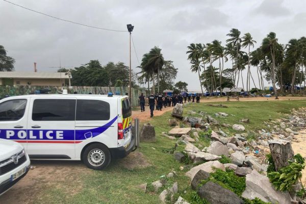Le camp de réfugiés à la Pointe Buzaré à Cayenne vidé de ses occupants