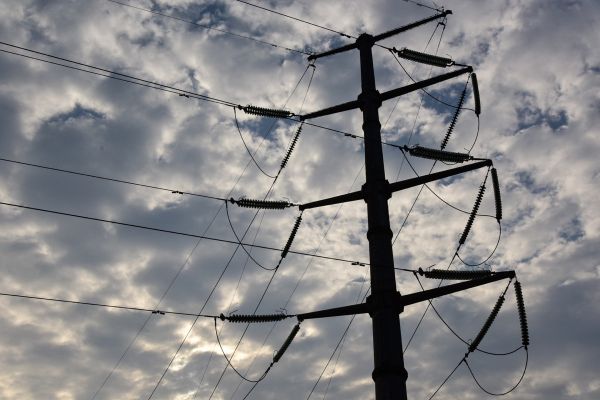 Chine : il fait des abdos perché sur un poteau électrique et provoque une grande coupure de courant