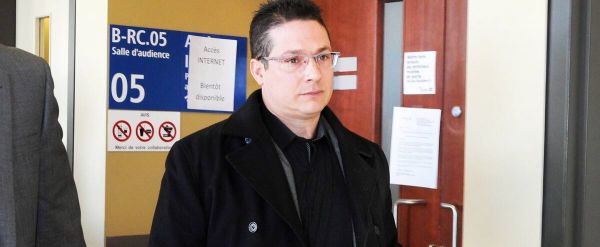 Appuis pour un policier accusé