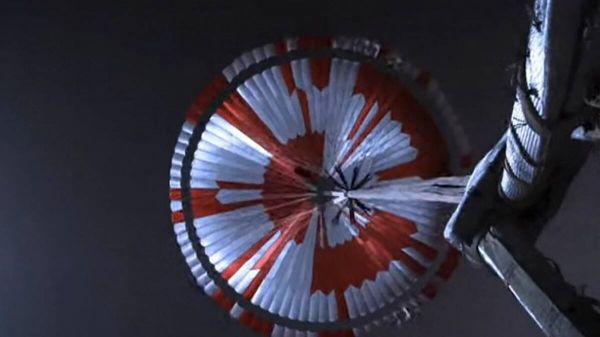 Un code secret caché dans le parachute de Perseverance
