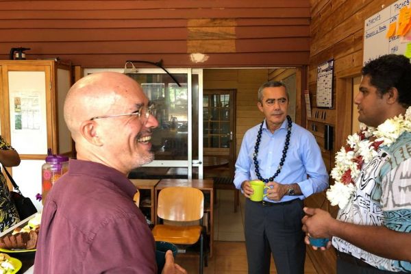 Les deux entreprises de Wallis spécialisées dans la filière du bois reçoivent la visite du préfet Hervé Jonathan