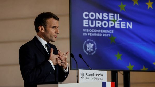 Covid-19 : Emmanuel Macron évoque la mise en place d'un "pass sanitaire"