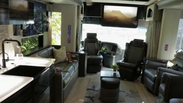 États-Unis : des camping-cars géants pour des vacances de luxe