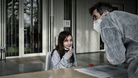 Covid-19 : le gouvernement souhaite tester "300.000 enfants par semaine" dans les écoles grâce aux nouveaux tests salivaires