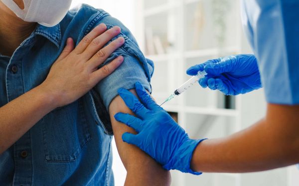 Pfizer va tester une troisième injection de son vaccin pour combattre les variants