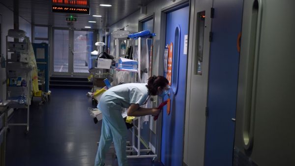 EN DIRECT - Covid-19 : 25.207 nouveaux cas en 24 heures, 1000 de plus en une semaine