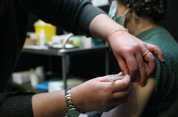 Vaccination contre le Covid : les 65-74 ans sortent de l'angle mort