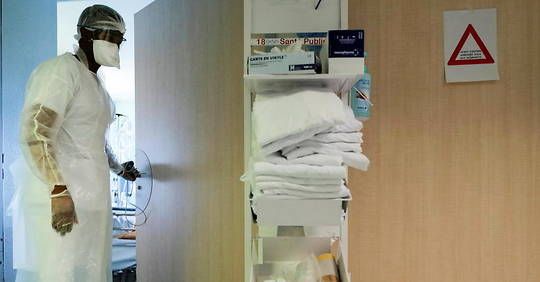 Covid-19 : 24 995 personnes hospitalisées, dont 3 453 en réanimation