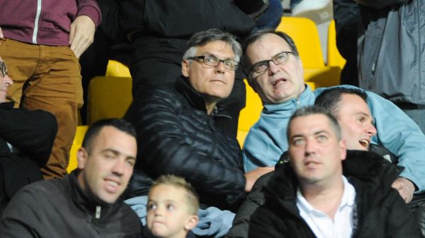 OM: doutes sur Labrune, incognito au stade... Amoros raconte les coulisses du passage de Bielsa