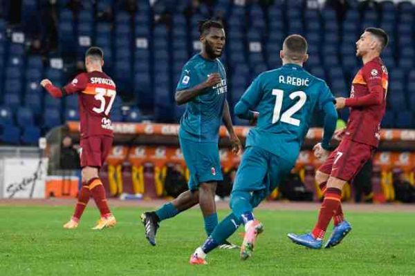Foot - ITA - L'AC Milan s'impose face à la Roma et ne lâche pas l'Inter