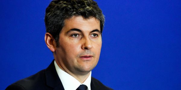 Covid-19 : le maire de Chalon défie l'État et autorise la fête foraine