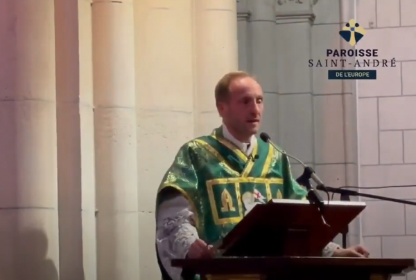 Même à l'église, on dénonce la dictature sanitaire: "Vivre n'est pas survivre"