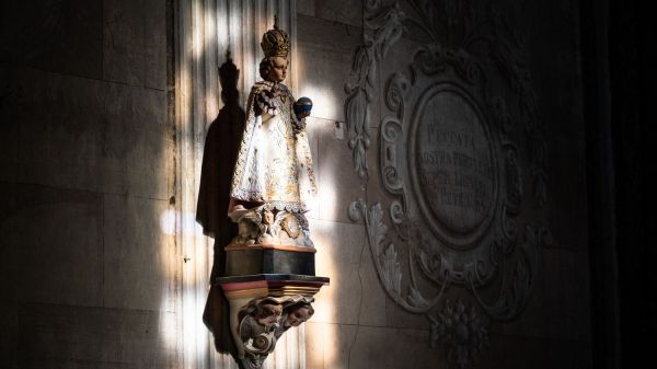 Le nombre de victimes de pédocriminalité dans l'Eglise de France depuis 1950 pourrait atteindre "au moins 10 000", selon une commission indépendante