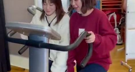 Une japonaise à un gros coup de lag