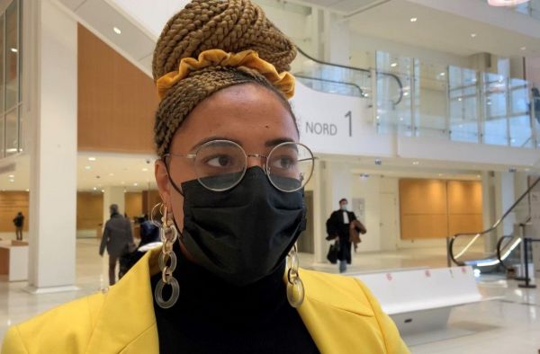 Policier noir traité de «vendu» à Paris : nouveau renvoi du procès de la youtubeuse Nadjelika