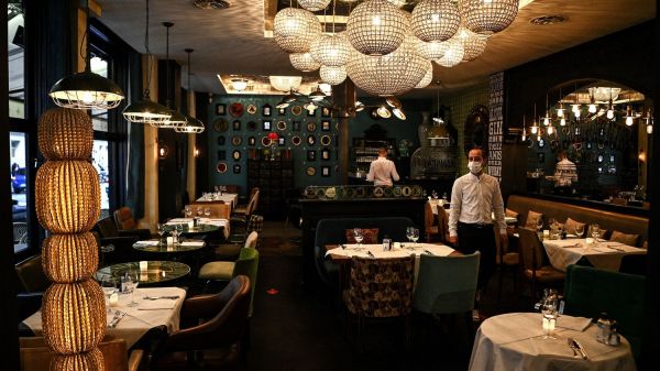 Covid-19 : QR code, ouverture uniquement pour le déjeuner, reprise par territoire... Les pistes des restaurateurs pour une éventuelle réouverture