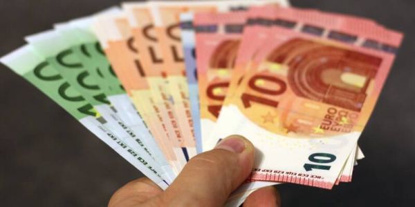 Une nièce surendettée dépouille sa vieille tante de plusieurs centaines de milliers d'euros