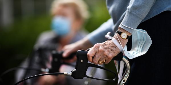 Covid : le Conseil d'Etat juge "disproportionnée" l'interdiction de sortie des résidents d'Ehpad