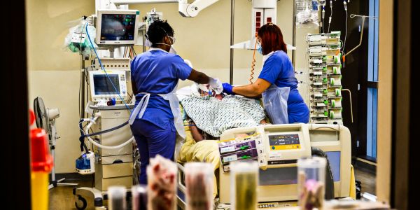 Covid-19 : "Pour rester sur ce plateau très élevé, il faudra ajouter d'autres mesures"